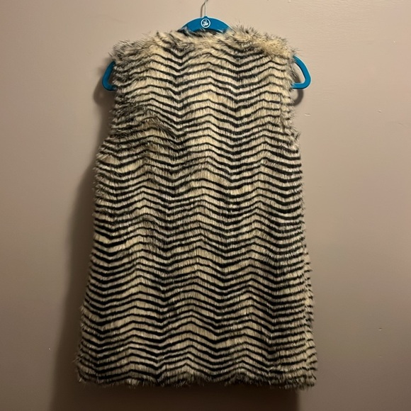 Betsy Johnson Faux Fur long vest with belt size xs - Picture 2 of 5
